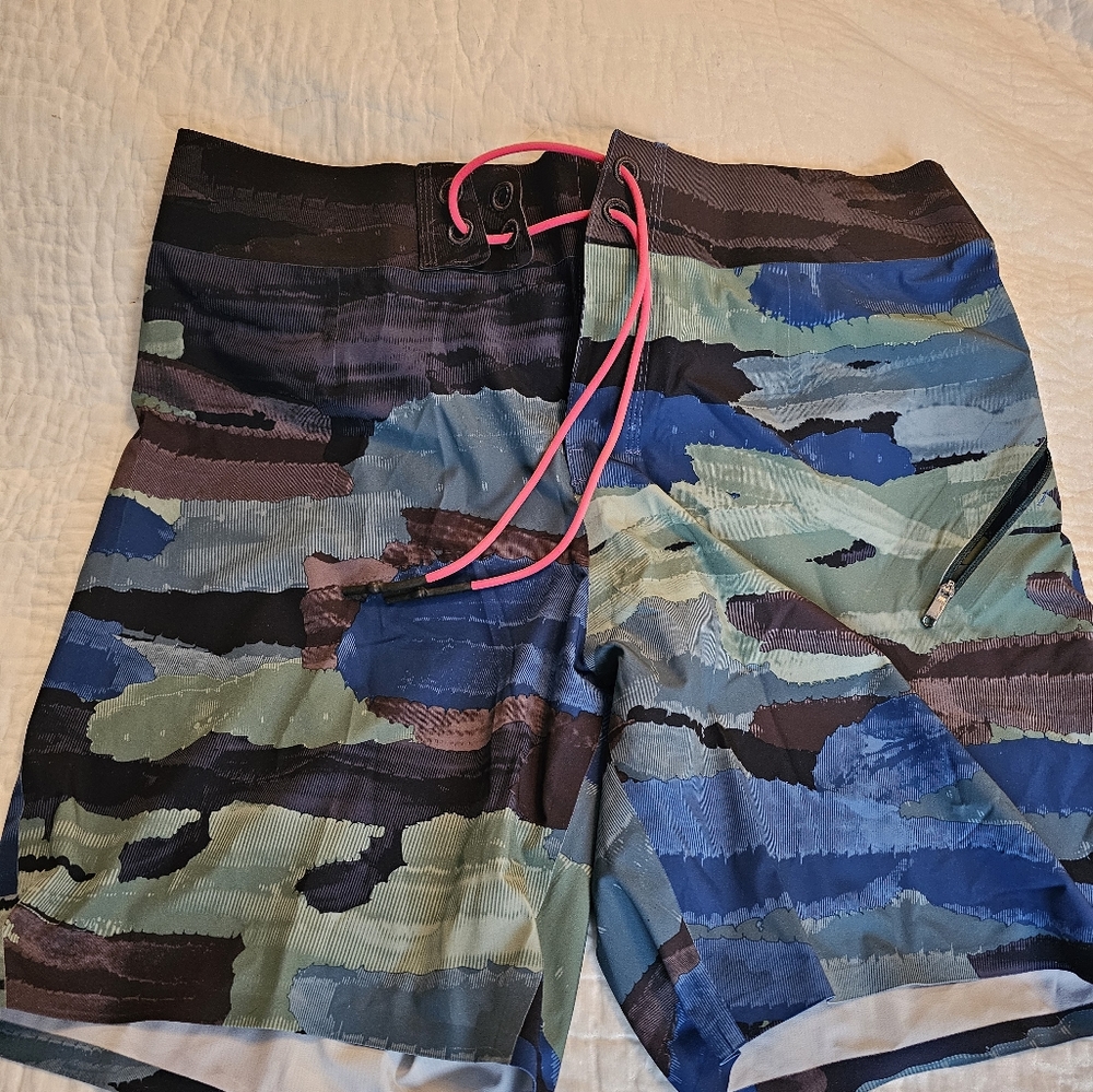 Lululemon mens board shorts
